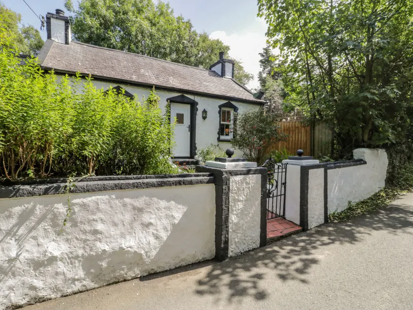 Carreg Winllan - Image 1