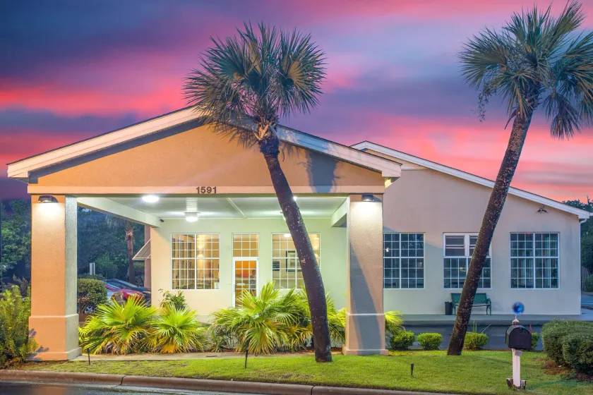 SureStay Hotel by Best Western North Myrtle Beach - Image 1