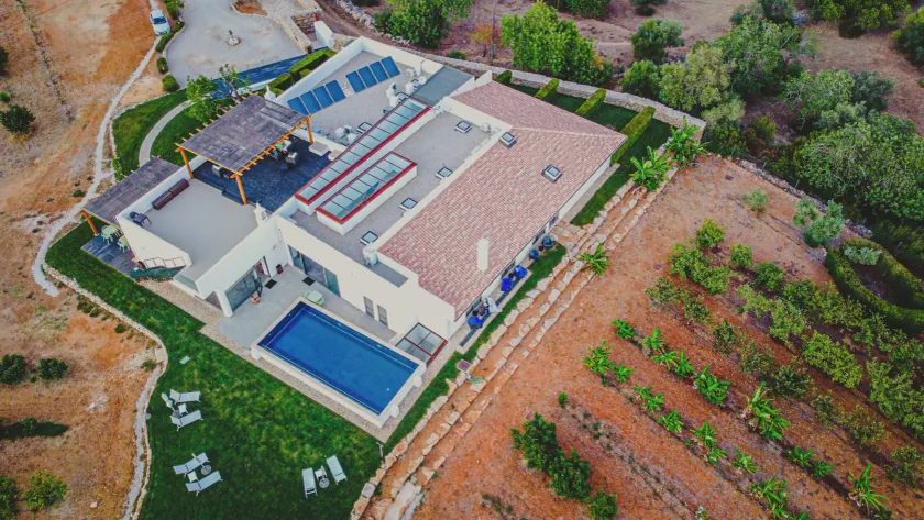 Mercedes Country House - Image 1