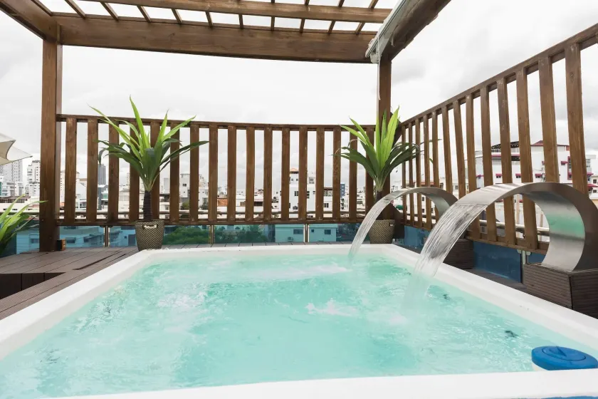 8BR Penthouse Jacuzzi, Pool Table Terrace - Image 1