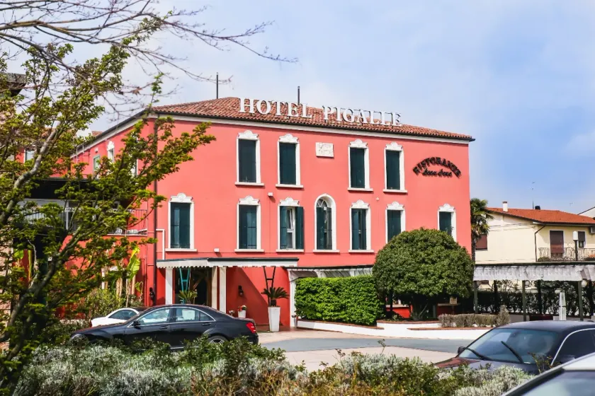 Hotel Villa Pigalle - Image 1