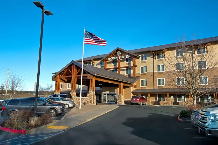 Oxford Suites Silverdale - Image 1