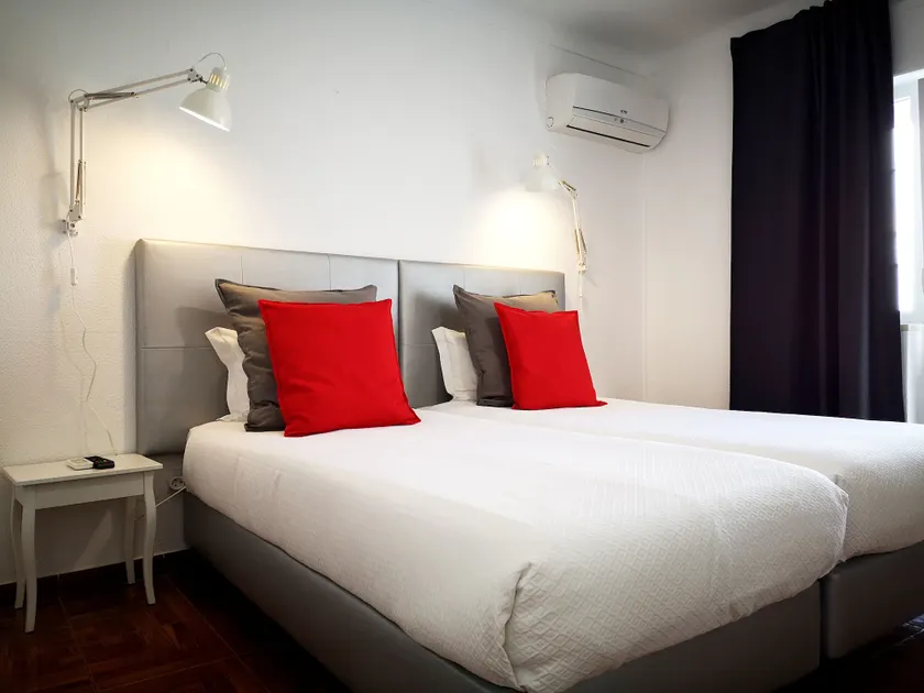 Bulldog Inn - Duna Parque Group - Image 1