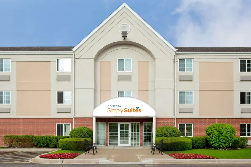 Sonesta Simply Suites Chicago Libertyville - Image 1