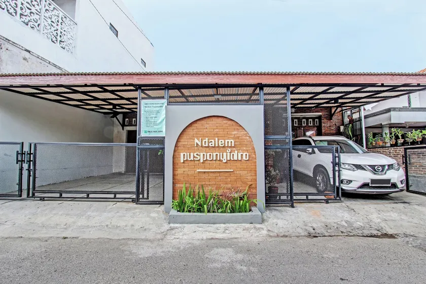 OYO 92757 Ndalem Pusponyidro Syariah - Image 1