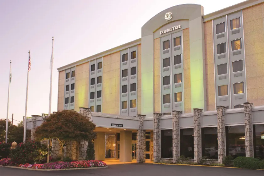 DoubleTree by Hilton Pittsburgh Airport - Image 1