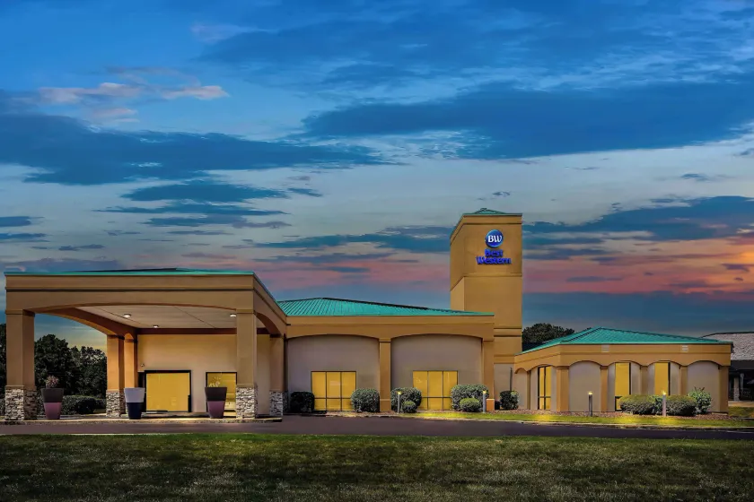 Best Western Executive Suites - Image 1