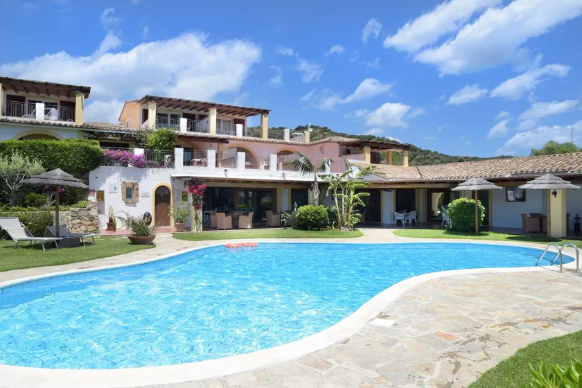 Le Bouganville Rooms Suites and Apartments - Image 1