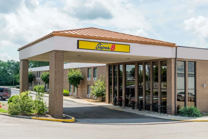 Super 8 by Wyndham Miamisburg Dayton S Area OH - Image 1