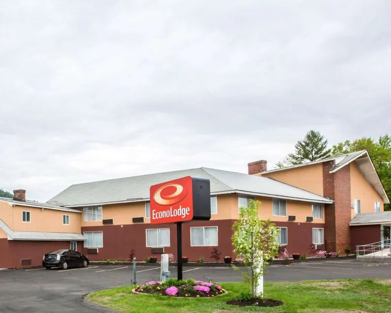 Econo Lodge Lakes Region - Image 1