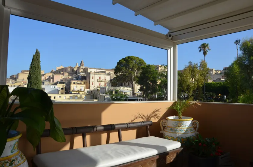 Hotel Flora - Image 1
