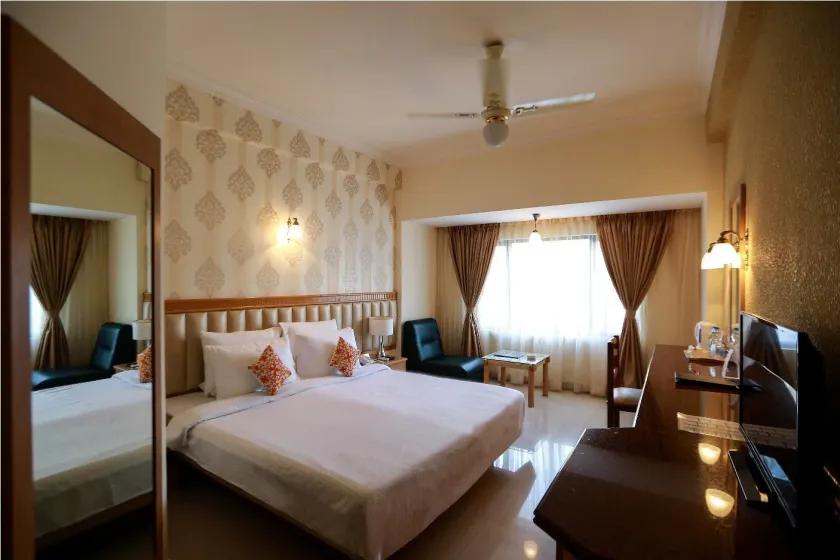 Highgates Hotel - Image 1