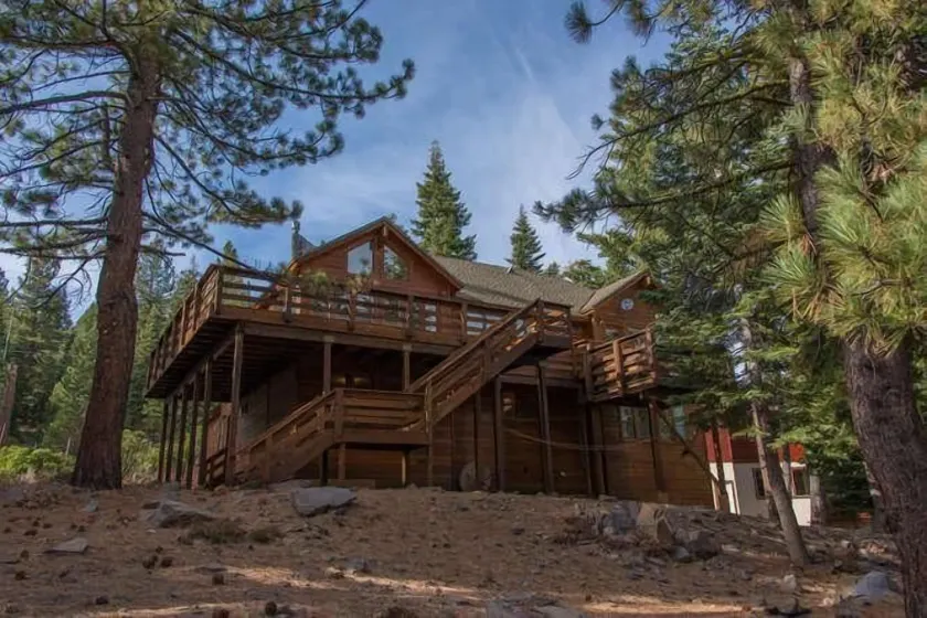 Atkin 4 Bedroom Holiday Home By Tahoe Truckee - Image 1