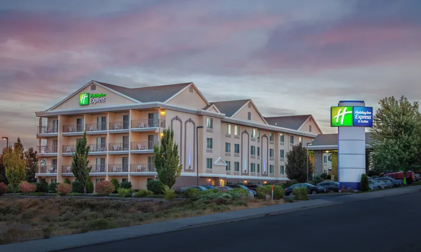 Holiday Inn Express Hotel & Suites Richland - Image 1