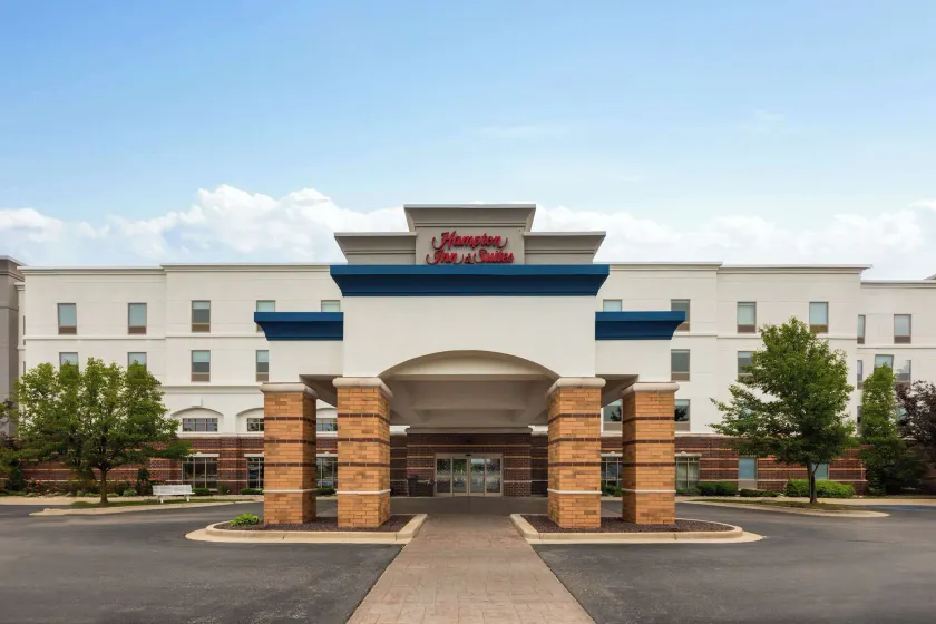 Hampton Inn & Suites Saginaw - Image 1