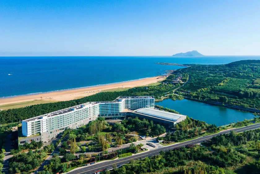Wyndham Grand Qingdao - Image 1