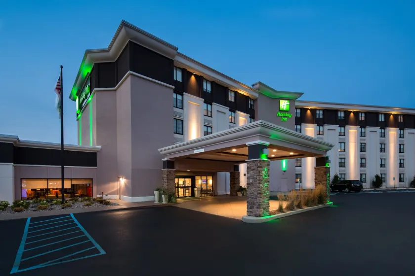 Holiday Inn Milwaukee Riverfront by IHG - Image 1