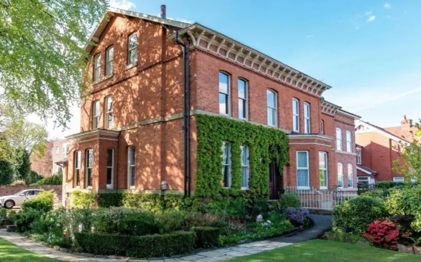 Cornerstone Manor Hotel - Image 1