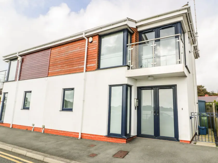 7 Marina View - Image 1