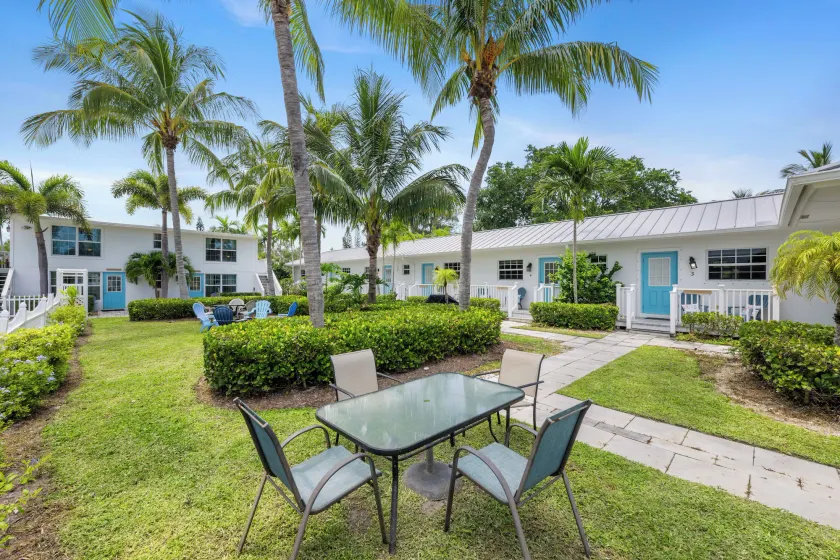 Seahorse Beach Bungalows - Image 1
