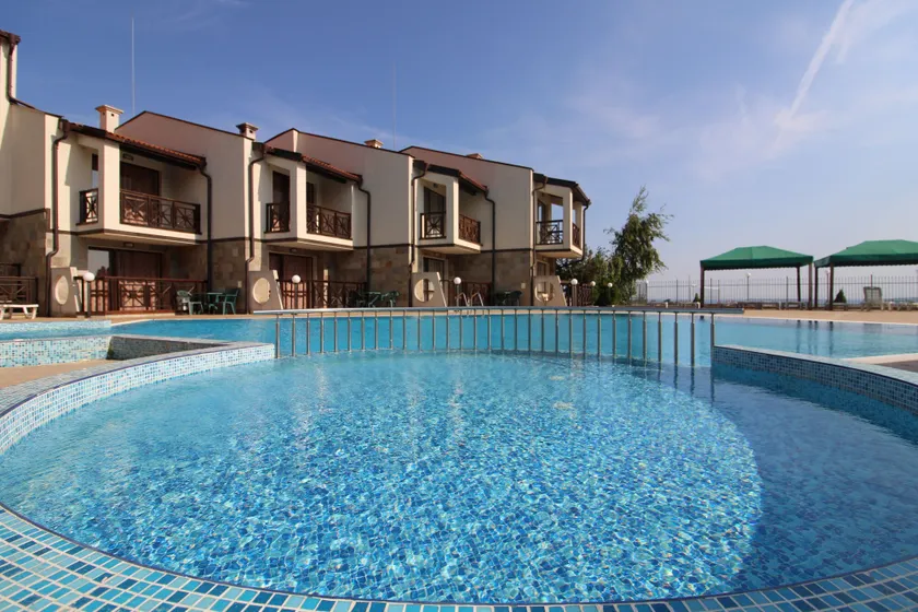 Menada Imperial Heights Apartments - Image 1