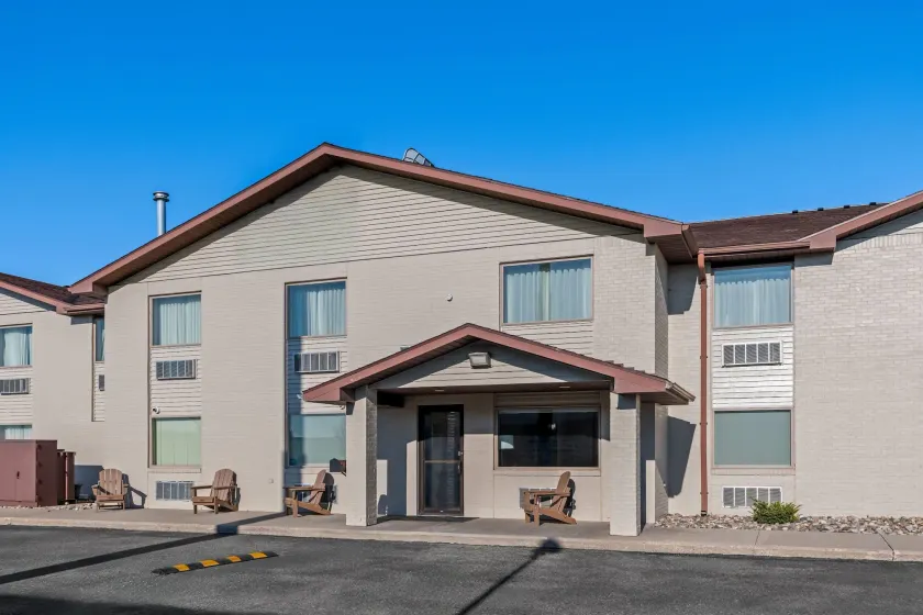 Super 8 by Wyndham Perham - Image 1