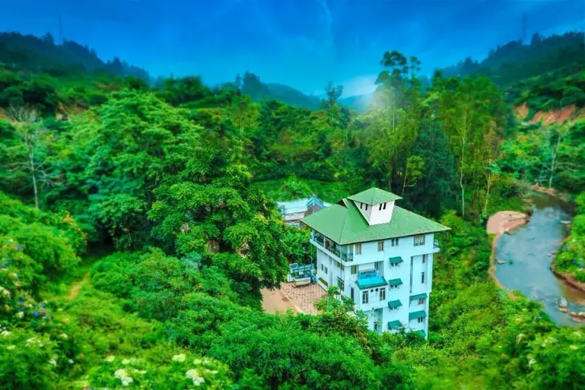 HOTEL EMERALD INN - Image 1