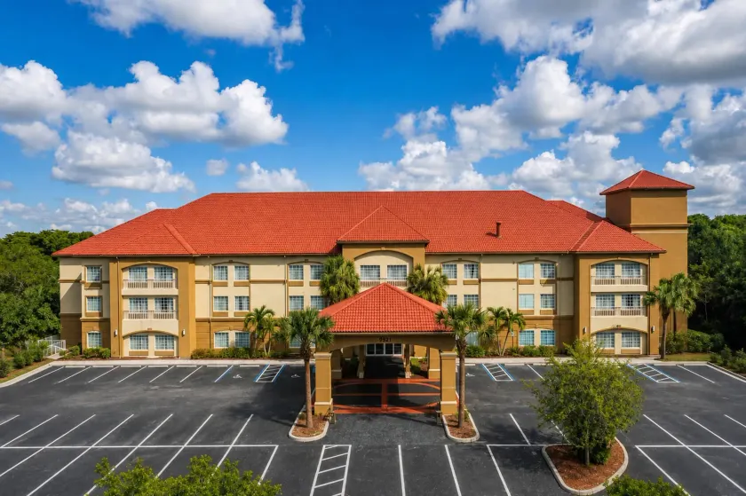 Stay Well Inn & Suites - Image 1
