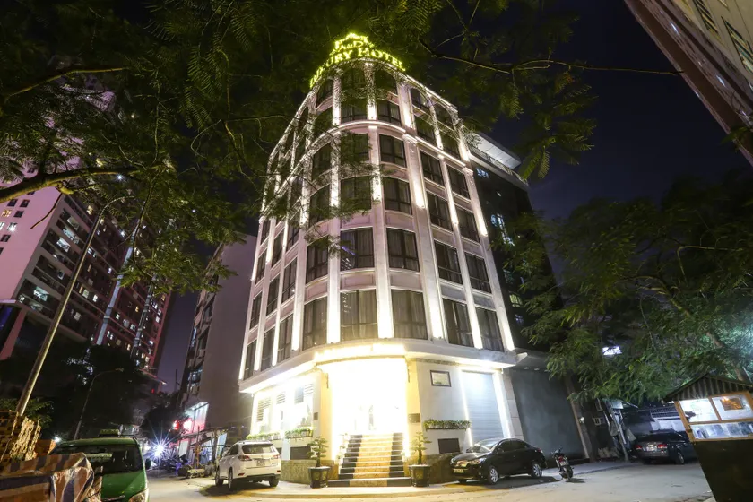 A&D Luxury Hotel - Image 1