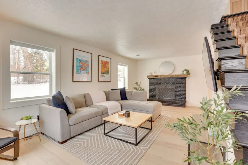 3 Mi to Dtwn & Ysu: Updated Youngstown Home - Image 1