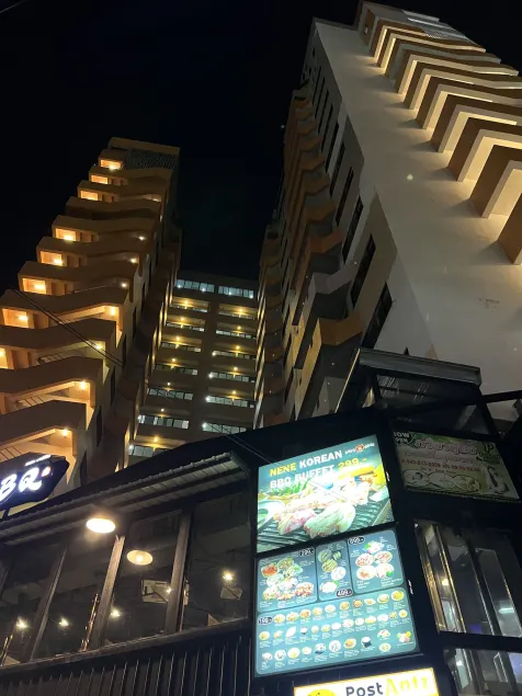 Mall Suites Hotel - Image 1