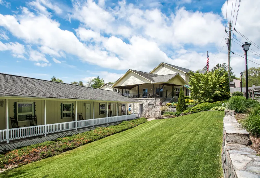 Boxwood Lodge Blowing Rock near Boone-University - Image 1