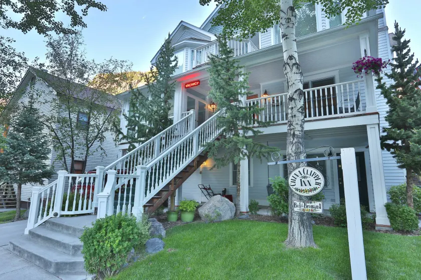 The Clipper Inn Bed & Breakfast - Image 1