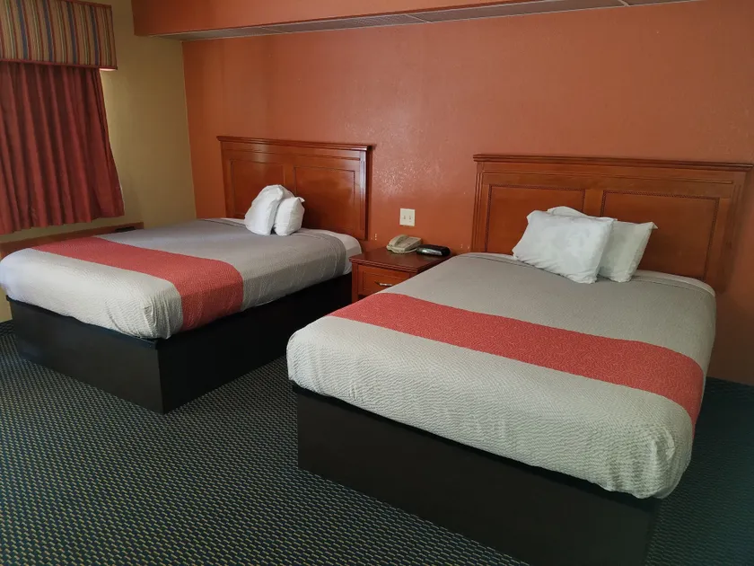 Holiday Terrace Motel - Image 1