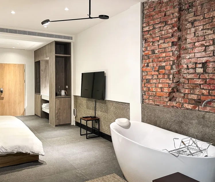 UNS B&B - Image 1