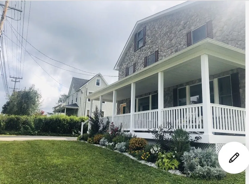 Naomi Bed & Breakfast - Image 1