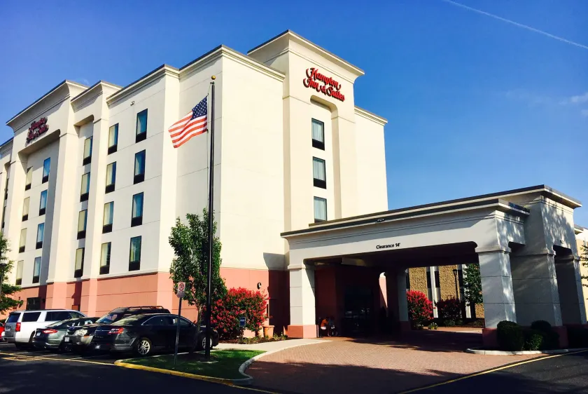 Hampton Inn & Suites Chesapeake-Battlefield Blvd. - Image 1