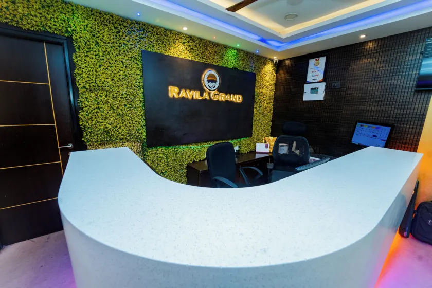 Ravila Grand Hotel - Image 1