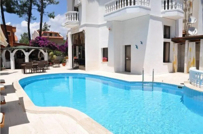 Carikci Hotel - Image 1