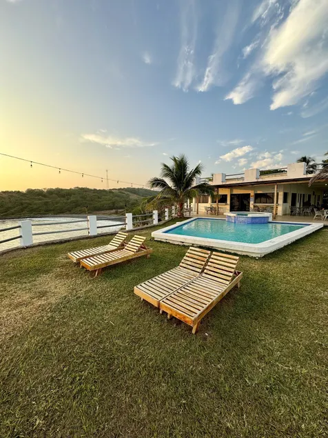 Paradise Surf Hotel - Image 1