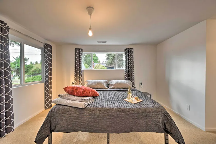 Sleek Cottage By Seattle's Top Sights, Lumen Field - Image 1