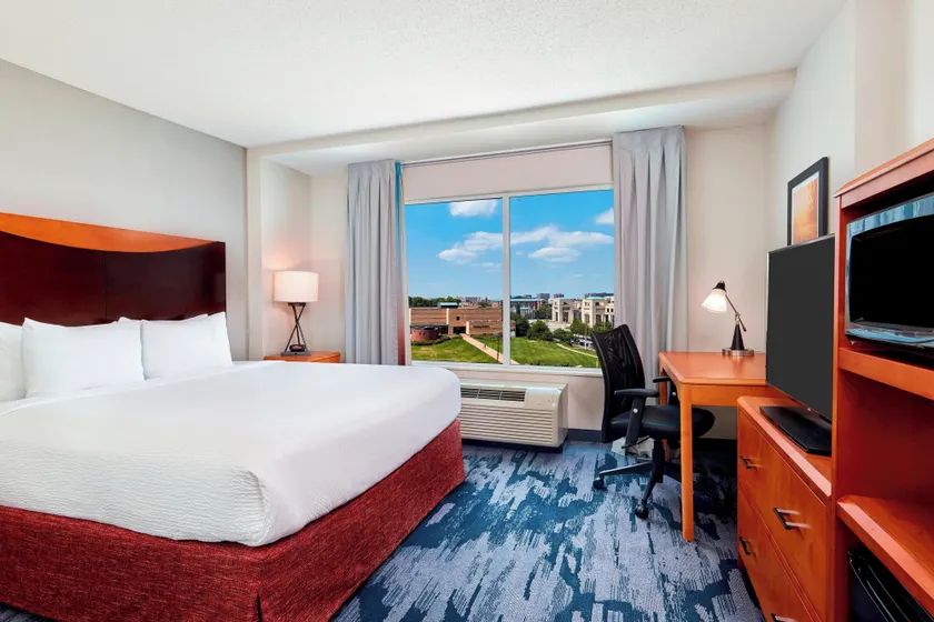 Fairfield Inn Suites Indianapolis Downtown - Image 1