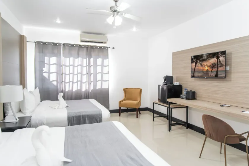 Pickwick Park View Hotel - Image 1