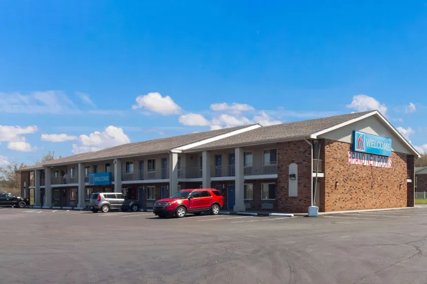 Motel 6-Youngstown, OH - Image 1