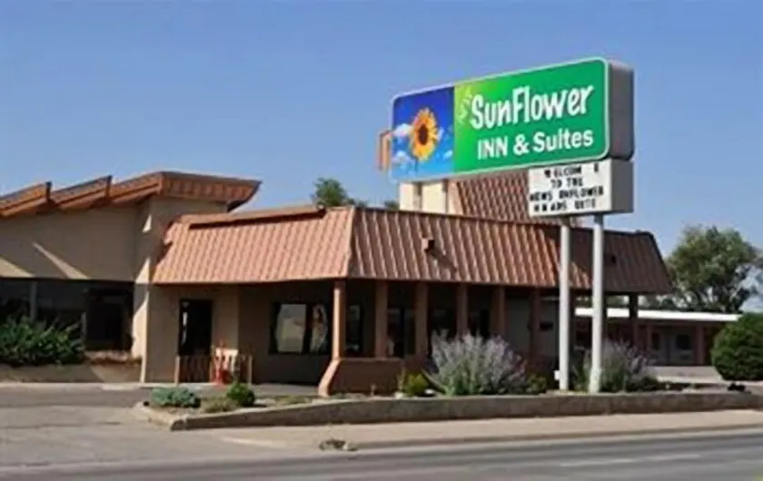 Sunflower Inn & Suites - Garden City - Image 1