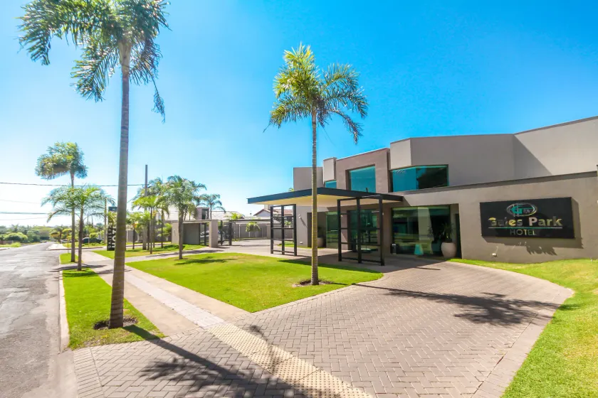 Gales Park Hotel - Image 1