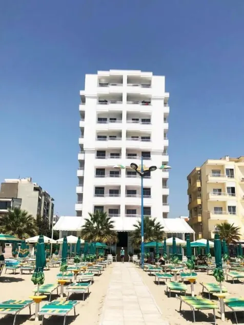 Perandor Beach Hotel - Image 1