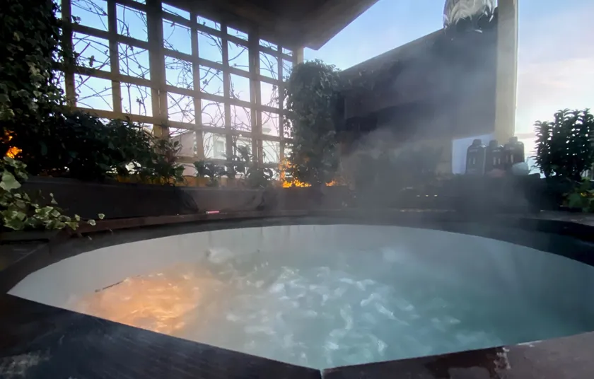 The Enlightened House - Bain à remous privé