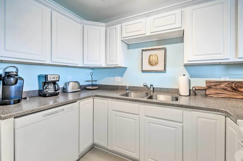 Oak Island Condo - Walk to the Beach! - Innenbereich