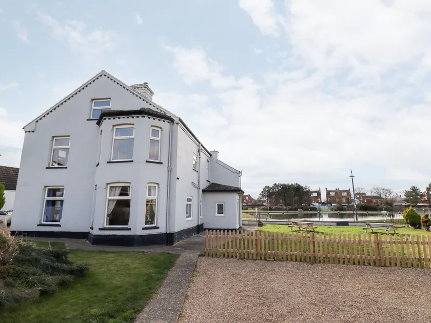 Bank House - Image 1